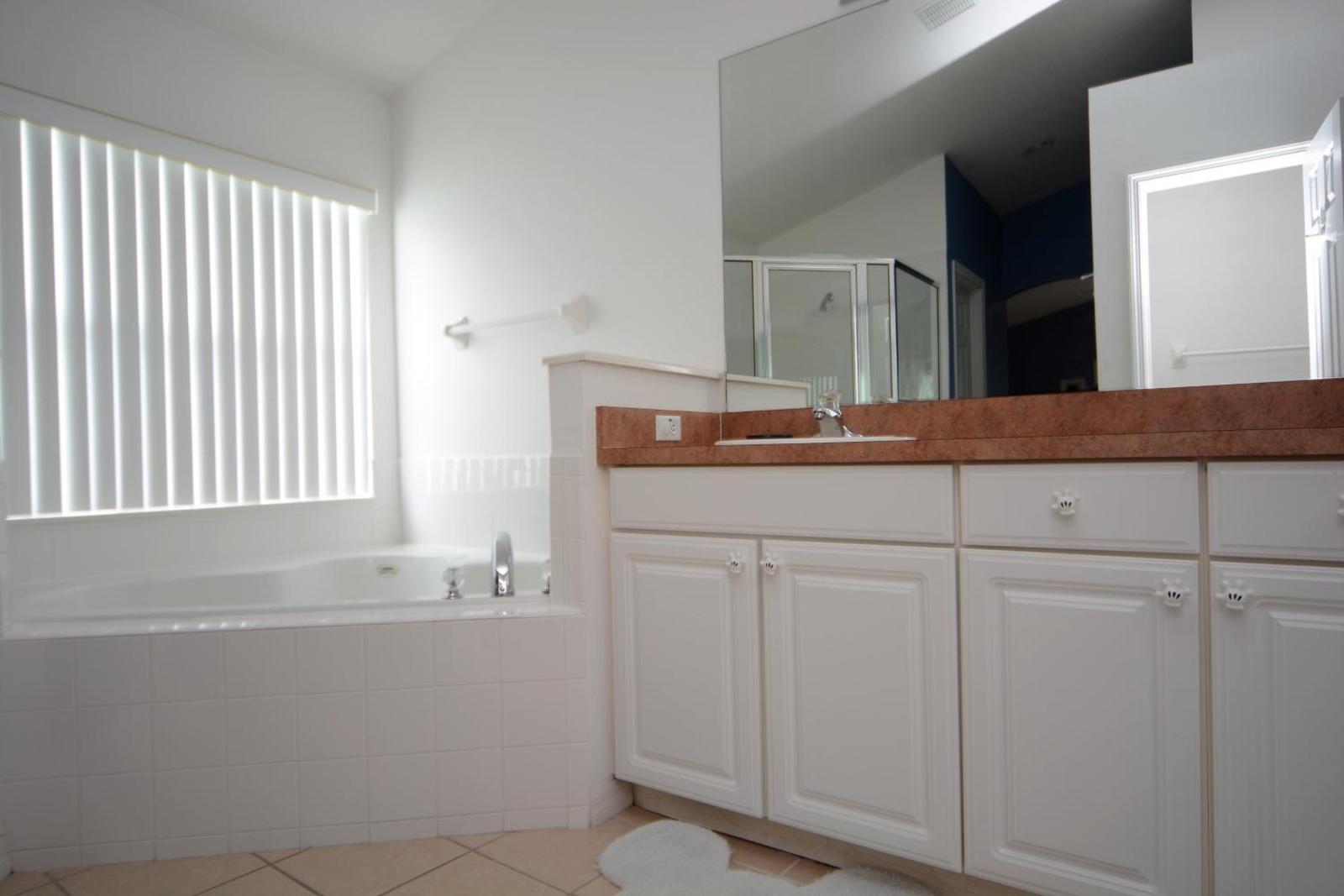 85962 4 Bedroom Home Cumbrian Lakes Main image 2